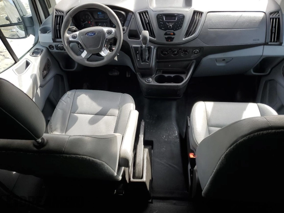 2018 Ford Transit with VIN 1FTYR2CM6JKB24072, listed as a Copart auction lot 44672085 with 61,641 mi miles and Clean Title. Bid and sale history available at carsss.com. Image 8.