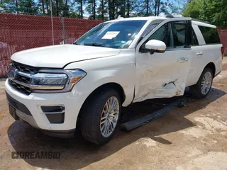 2024 Ford Expedition Max Limited z VIN 1FMJK2A8XREA83026, wystawiony jako IAAI lot #42222592 z przebiegiem 13 647 mil mil oraz . Historia ofert i sprzedaży dostępna na DreamBid. Obrazek 2.