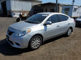 2013 Nissan Versa S Plus z VIN 3N1CN7AP0DL842044, wystawiony jako Copart lot #59087035 z przebiegiem 142 062 mil mil oraz Szkoda całkowita • Salvage title. Historia ofert i sprzedaży dostępna na DreamBid. Obrazek 1.
