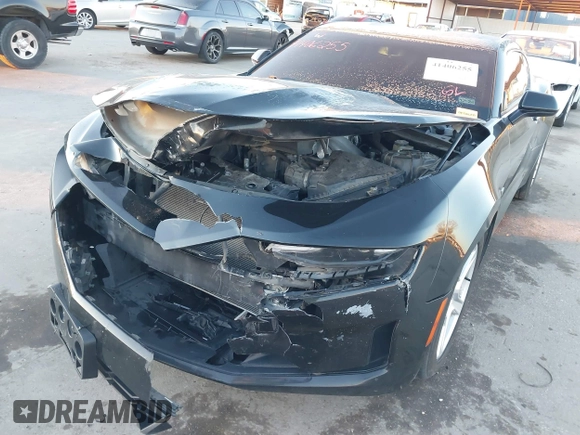 2019 Chevrolet Camaro 1LT z VIN 1G1FB1RX6K0133447, wystawiony jako IAAI lot #41406255 z przebiegiem 125 267 mil mil oraz . Historia ofert i sprzedaży dostępna na DreamBid. Obrazek 6.