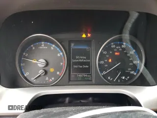 2018 Toyota RAV4 XLE z VIN JTMRFREVXJJ722554, wystawiony jako Copart lot #55285574 z przebiegiem 148 794 mil mil oraz Szkoda całkowita • Salvage title. Historia ofert i sprzedaży dostępna na DreamBid. Obrazek 9.
