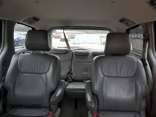2010 Toyota Sienna XLE z VIN 5TDDK4CC2AS033041, wystawiony jako Copart lot #49240585 z przebiegiem 171 315 mil mil oraz Czysty tytuł • Clean title. Historia ofert i sprzedaży dostępna na DreamBid. Obrazek 10.