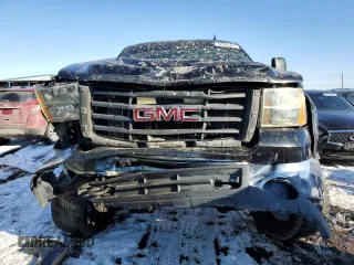 2007 GMC Sierra 2500HD SLT z VIN 1GTHK29647E522613, wystawiony jako Copart lot #42806305 z przebiegiem 253 385 mil mil oraz Szkoda całkowita • Salvage title. Historia ofert i sprzedaży dostępna na DreamBid. Obrazek 5.
