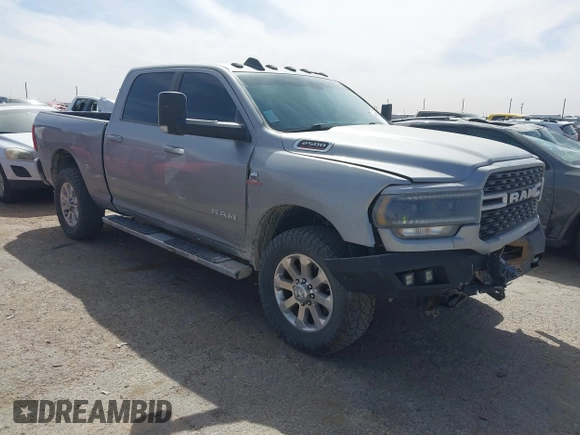 2022 Ram 2500 Big Horn z VIN 3C6UR5DL1NG178793, wystawiony jako IAAI lot #41810830 z przebiegiem 76 551 mil mil oraz . Historia ofert i sprzedaży dostępna na DreamBid. Obrazek 1.