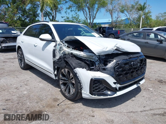 2025 Audi Q8 Premium Plus z VIN WA1EVBF18SD011370, wystawiony jako IAAI lot #42033326 z przebiegiem 164 mil mil oraz . Historia ofert i sprzedaży dostępna na DreamBid. Obrazek 6.