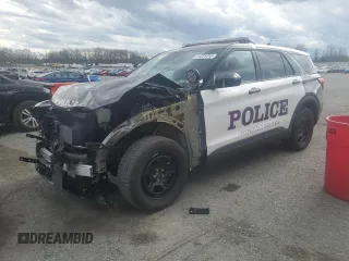2024 Ford Police Interceptor Utility z VIN 1FM5K8AB9RGA69221, wystawiony jako Copart lot #51231915 z przebiegiem 3386 mil mil oraz Szkody całkowita. Historia ofert i sprzedaży dostępna na DreamBid. Obrazek 1.
