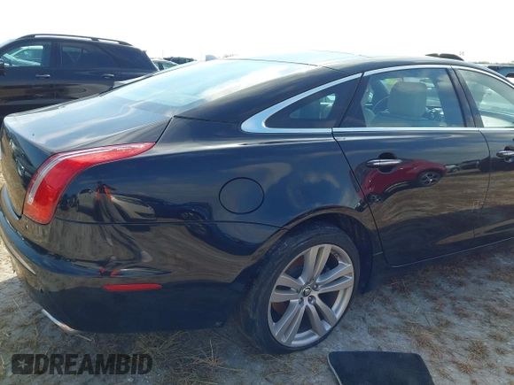 2012 Jaguar XJ XJL with VIN SAJWA2GB2CLV37760, listed as a IAAI auction lot 40541475 with Not provided miles and . Bid and sale history available at DreamBid. Image 4.