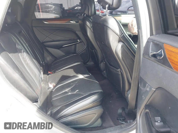 2017 Lincoln MKC Reserve with VIN 5LMCJ3D98HUL54981, listed as a IAAI auction lot 41721206 with 82,318 mi miles. Bid and sale history available at carsss.com. Image 8.