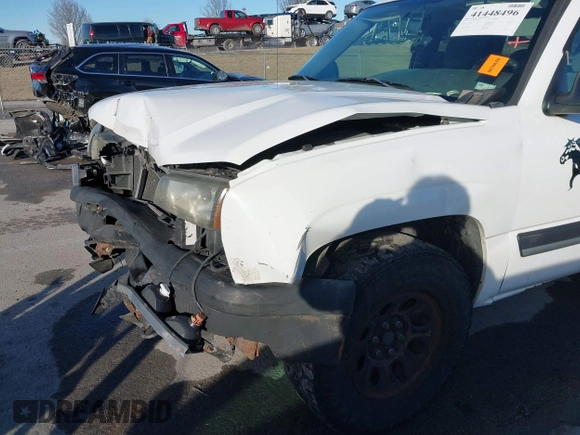 2005 Chevrolet Silverado 1500 Work Truck z VIN 2GCEK19V851367356, wystawiony jako IAAI lot #41448496 z przebiegiem 185 625 mil mil oraz . Historia ofert i sprzedaży dostępna na DreamBid. Obrazek 18.