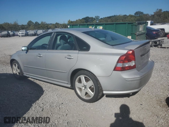 2005 Volvo S40 with VIN YV1MS682452065606, listed as a Copart auction lot 75401724 with 108,789 mi miles and Clean Title. Bid and sale history available at carsss.com. Image 2.