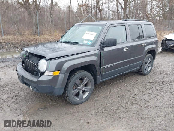 2015 Jeep Patriot High Altitude z VIN 1C4NJRFB8FD177204, wystawiony jako IAAI lot #41972407 z przebiegiem 94 339 mil mil oraz . Historia ofert i sprzedaży dostępna na DreamBid. Obrazek 2.