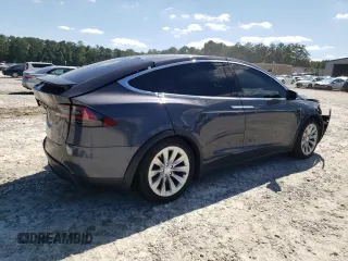 2017 Tesla Model X 90D z VIN 5YJXCDE23HF051027, wystawiony jako Copart lot #64608843 z przebiegiem 77 222 mil mil oraz Szkody całkowita. Historia ofert i sprzedaży dostępna na DreamBid. Obrazek 3.