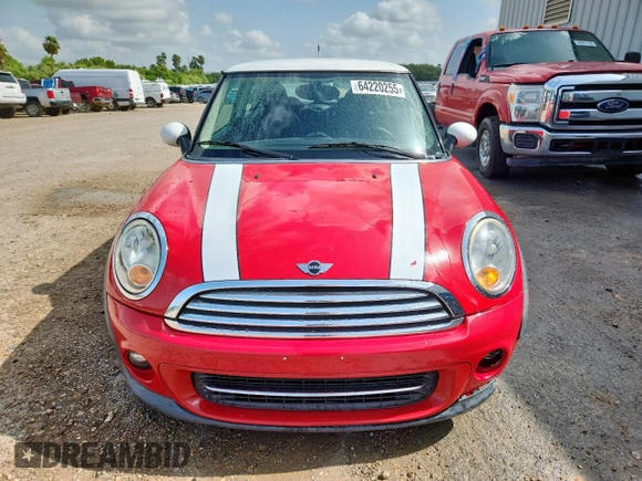 2011 MINI Hardtop with VIN WMWSU3C54BT095490, listed as a Copart auction lot 64220255 with 81,121 mi miles and Clean title. Bid and sale history available at DreamBid. Image 5.