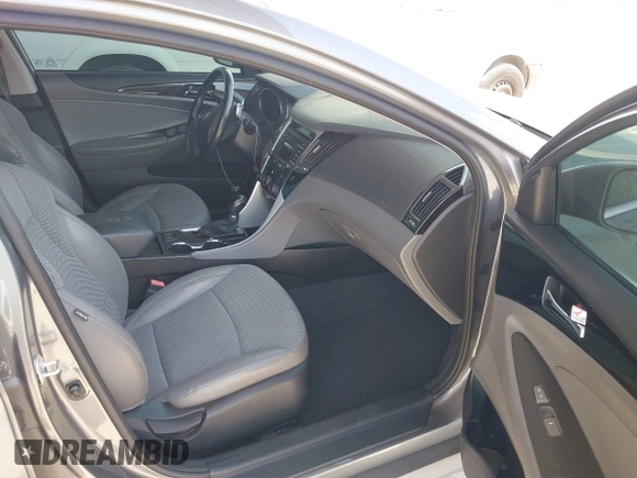 2014 Hyundai Sonata SE with VIN 5NPEC4AC4EH908832, listed as a IAAI auction lot 42099613 with 136,486 mi miles and . Bid and sale history available at DreamBid. Image 5.