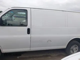 2013 Chevrolet Express Cargo z VIN 1GCWGFBA5D1110640, wystawiony jako IAAI lot #42177906 z przebiegiem 204 672 mil mil oraz . Historia ofert i sprzedaży dostępna na DreamBid. Obrazek 15.