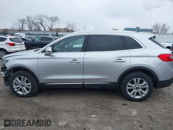2017 Lincoln MKX Premiere z VIN 2LMPJ8JR0HBL50732, wystawiony jako IAAI lot #41564284 z przebiegiem 48 223 mil mil oraz . Historia ofert i sprzedaży dostępna na DreamBid. Obrazek 14.