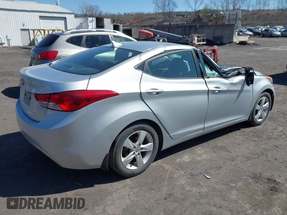 2013 Hyundai Elantra Limited z VIN 5NPDH4AE6DH209246, wystawiony jako IAAI lot #41999702 z przebiegiem 132 786 mil mil oraz . Historia ofert i sprzedaży dostępna na DreamBid. Obrazek 4.