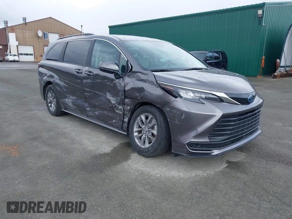 2024 Toyota Sienna LE with VIN 5TDKSKFC6RS140774, listed as a IAAI auction lot 41991677 with 5,433 mi miles. Bid and sale history available at carsss.com. Image 1.