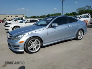 2013 Mercedes-Benz C 250 z VIN WDDGJ4HB5DF957872, wystawiony jako Copart lot #52999035 z przebiegiem 155 348 mil mil oraz Czysty tytuł • Clean title. Historia ofert i sprzedaży dostępna na DreamBid. Obrazek 1.