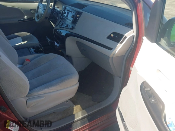 2012 Toyota Sienna LE AAS with VIN 5TDKK3DCXCS244605, listed as a IAAI auction lot 41516400 with 186,198 mi miles. Bid and sale history available at carsss.com. Image 5.