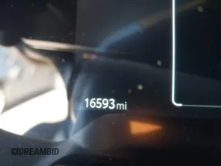 2024 Toyota Corolla Cross XLE z VIN 7MUDAAAG0RV080383, wystawiony jako IAAI lot #42032391 z przebiegiem 16 593 mil mil oraz . Historia ofert i sprzedaży dostępna na DreamBid. Obrazek 16.