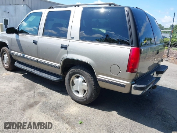 1998 Chevrolet Tahoe z VIN 1GNEK13R0WJ321045, wystawiony jako IAAI lot #42223891 z przebiegiem 192 041 mil mil oraz . Historia ofert i sprzedaży dostępna na DreamBid. Obrazek 3.