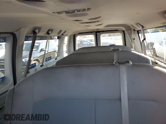 2014 Ford Econoline Passenger XL z VIN 1FBSS3BL9EDA81032, wystawiony jako Copart lot #46596615 z przebiegiem 594 430 mil mil oraz Czysty tytuł • Clean title. Historia ofert i sprzedaży dostępna na DreamBid. Obrazek 10.