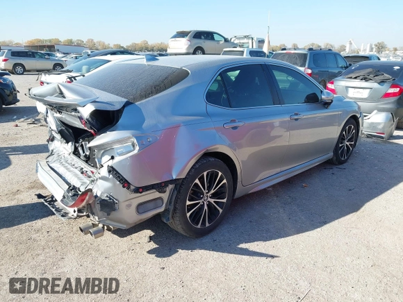 2020 Toyota Camry SE z VIN 4T1M11AK9LU931805, wystawiony jako IAAI lot #40946035 z przebiegiem 82 687 mil mil oraz . Historia ofert i sprzedaży dostępna na DreamBid. Obrazek 4.