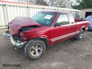 1998 Chevrolet S-10 LS with VIN 1GCCS1940W8183851, listed as a IAAI auction lot 41286793 with 262,690 mi miles. Bid and sale history available at carsss.com. Image 2.