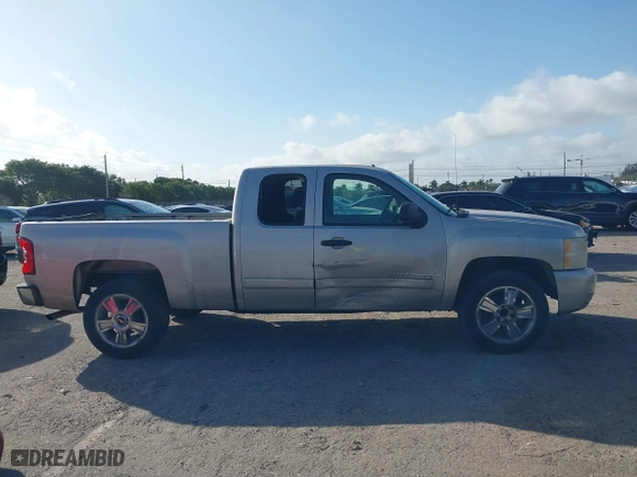 2008 Chevrolet Silverado 1500 LT w/1LT with VIN 2GCEC19JX81124243, listed as a IAAI auction lot 41568349 with 210,792 mi miles. Bid and sale history available at carsss.com. Image 13.