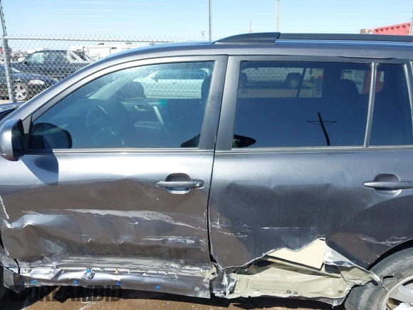 2010 Toyota Highlander SE z VIN 5TDKK3EHXAS017535, wystawiony jako IAAI lot #41965758 z przebiegiem 216 314 mil mil oraz . Historia ofert i sprzedaży dostępna na DreamBid. Obrazek 14.