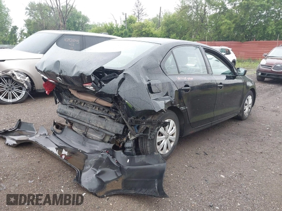 2014 Volkswagen Jetta S with VIN 3VW2K7AJ7EM435702, listed as a IAAI auction lot 42434400 with 117,953 mi miles and . Bid and sale history available at DreamBid. Image 4.