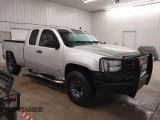 2013 GMC Sierra 1500 SLE with VIN 1GTR2VE72DZ328509, listed as a IAAI auction lot 42007988 with 170,000 mi miles and . Bid and sale history available at DreamBid. Image 1.
