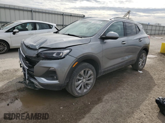 2023 Buick Encore GX Essence z VIN KL4MMGSLXPB132911, wystawiony jako Copart lot #49880115 z przebiegiem 50 287 mil mil oraz Szkoda całkowita • Salvage title. Historia ofert i sprzedaży dostępna na DreamBid. Obrazek 1.