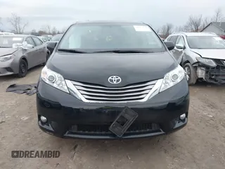 2017 Toyota Sienna XLE Auto Access Seat with VIN 5TDYZ3DC6HS826682, listed as a IAAI auction lot 41932138 with 33,827 mi miles. Bid and sale history available at carsss.com. Image 12.