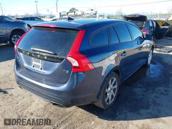 2015 Volvo V60 T5 Drive-E with VIN YV140MEJ8F1261268, listed as a IAAI auction lot 41517740 with 112,991 mi miles. Bid and sale history available at carsss.com. Image 4.