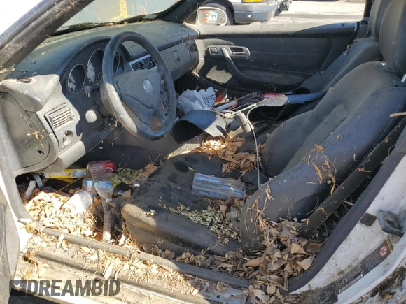 2001 Mercedes-Benz SLK 230 Kompressor с VIN WDBKK49F71F205264, выставлен на аукционе Copart как лот 64061865 с пробегом Не указан миль и Списание • Salvage title. История ставок и продаж доступна на DreamBid. Изображение 7.