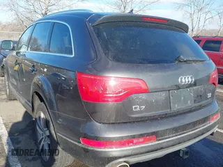 2014 Audi Q7 Premium Plus z VIN WA1LMAFE7ED012604, wystawiony jako IAAI lot #41526909 z przebiegiem 102 187 mil mil oraz . Historia ofert i sprzedaży dostępna na DreamBid. Obrazek 3.