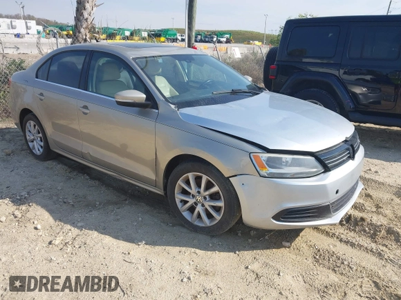 2013 Volkswagen Jetta SE с VIN 3VWDX7AJ0DM226262, выставлен на аукционе IAAI как лот 41622394 с пробегом 153 084 миль миль и . История ставок и продаж доступна на DreamBid. Изображение 1.