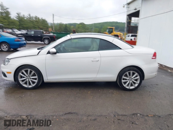 2012 Volkswagen Eos Komfort с VIN WVWBW7AH0CV004383, выставлен на аукционе IAAI как лот 42313494 с пробегом 121 597 миль миль и . История ставок и продаж доступна на DreamBid. Изображение 14.