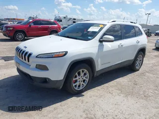 2016 Jeep Cherokee Latitude z VIN 1C4PJMCB9GW305259, wystawiony jako IAAI lot #42093050 z przebiegiem 228 747 mil mil oraz . Historia ofert i sprzedaży dostępna na DreamBid. Obrazek 17.