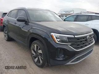 2024 Volkswagen Atlas SE z VIN 1V2WE2CA6RC202251, wystawiony jako IAAI lot #42036596 z przebiegiem 13 531 mil mil oraz . Historia ofert i sprzedaży dostępna na DreamBid. Obrazek 1.