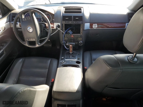 2004 Volkswagen Touareg with VIN WVGBC67L04D032251, listed as a Copart auction lot 42988025 with 177,891 mi miles and Salvage Title. Bid and sale history available at carsss.com. Image 8.