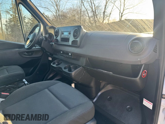 2019 Freightliner Sprinter z VIN WDRPF1CD0KT009249, wystawiony jako Copart lot #45033195 z przebiegiem Nie podano mil oraz Szkody całkowita. Historia ofert i sprzedaży dostępna na DreamBid. Obrazek 9.