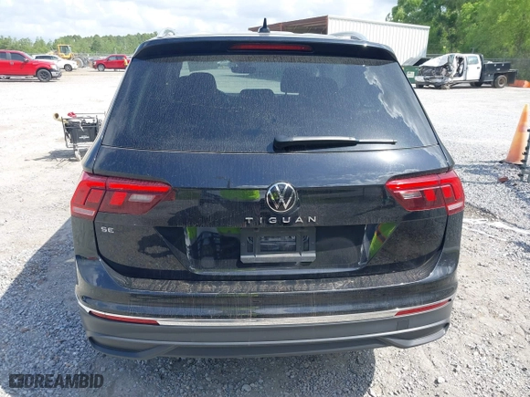 2024 Volkswagen Tiguan SE with VIN 3VV3B7AX7RM029891, listed as a IAAI auction lot 42087357 with 43,636 mi miles. Bid and sale history available at carsss.com. Image 16.
