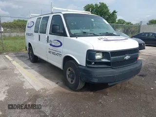 2007 Chevrolet Express Cargo z VIN 1GCGG25V571141788, wystawiony jako IAAI lot #42375927 z przebiegiem 336 010 mil mil oraz . Historia ofert i sprzedaży dostępna na DreamBid. Obrazek 1.