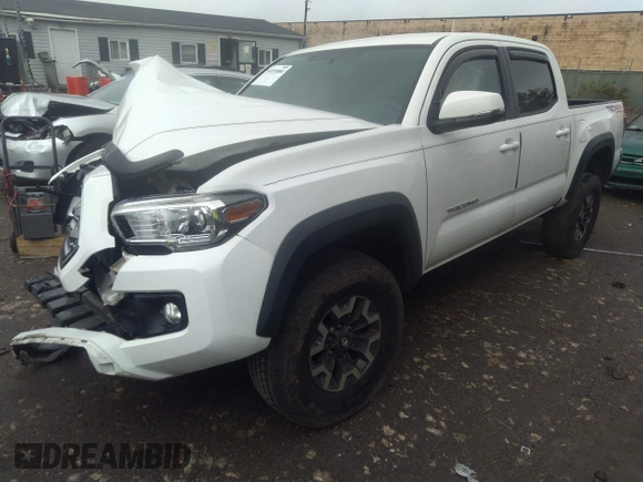 2017 Toyota Tacoma SR5 with VIN 3TMCZ5AN0HM099549, listed as a IAAI auction lot 33153884 with 58,517 mi miles and . Bid and sale history available at DreamBid. Image 2.