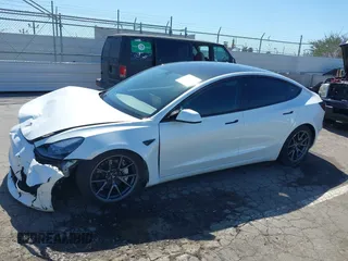 2023 Tesla Model 3 z VIN 5YJ3E1EA2PF514871, wystawiony jako IAAI lot #41703073 z przebiegiem 21 227 mil mil oraz . Historia ofert i sprzedaży dostępna na DreamBid. Obrazek 2.