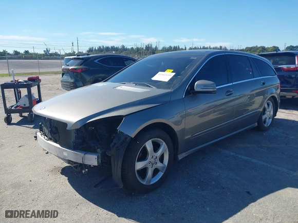 2012 Mercedes-Benz R-Class R 350 with VIN 4JGCB5HEXCA146176, listed as a IAAI auction lot 41442159 with 120,922 mi miles. Bid and sale history available at carsss.com. Image 2.