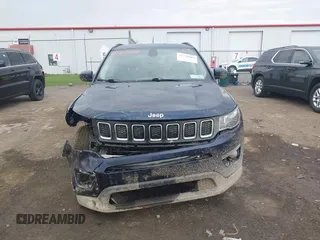 2018 Jeep Compass Latitude z VIN 3C4NJDBB3JT434507, wystawiony jako IAAI lot #42120088 z przebiegiem 82 181 mil mil oraz . Historia ofert i sprzedaży dostępna na DreamBid. Obrazek 12.